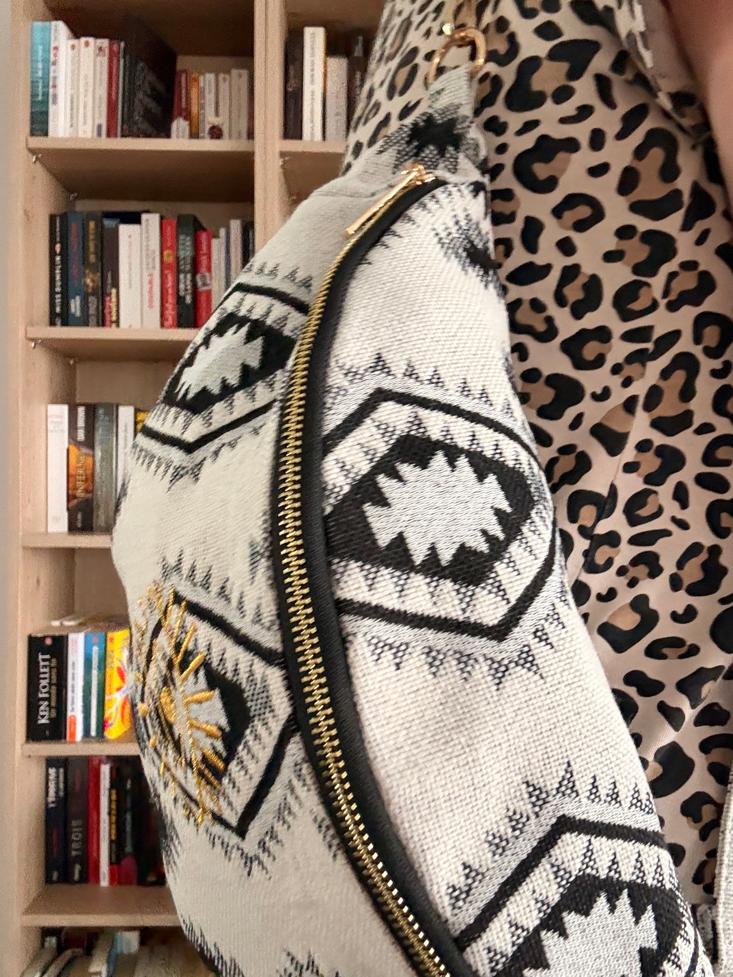 Sac Banane XL Femme Bohème - Tissu Blanc Motifs Ethniques Gris Noir