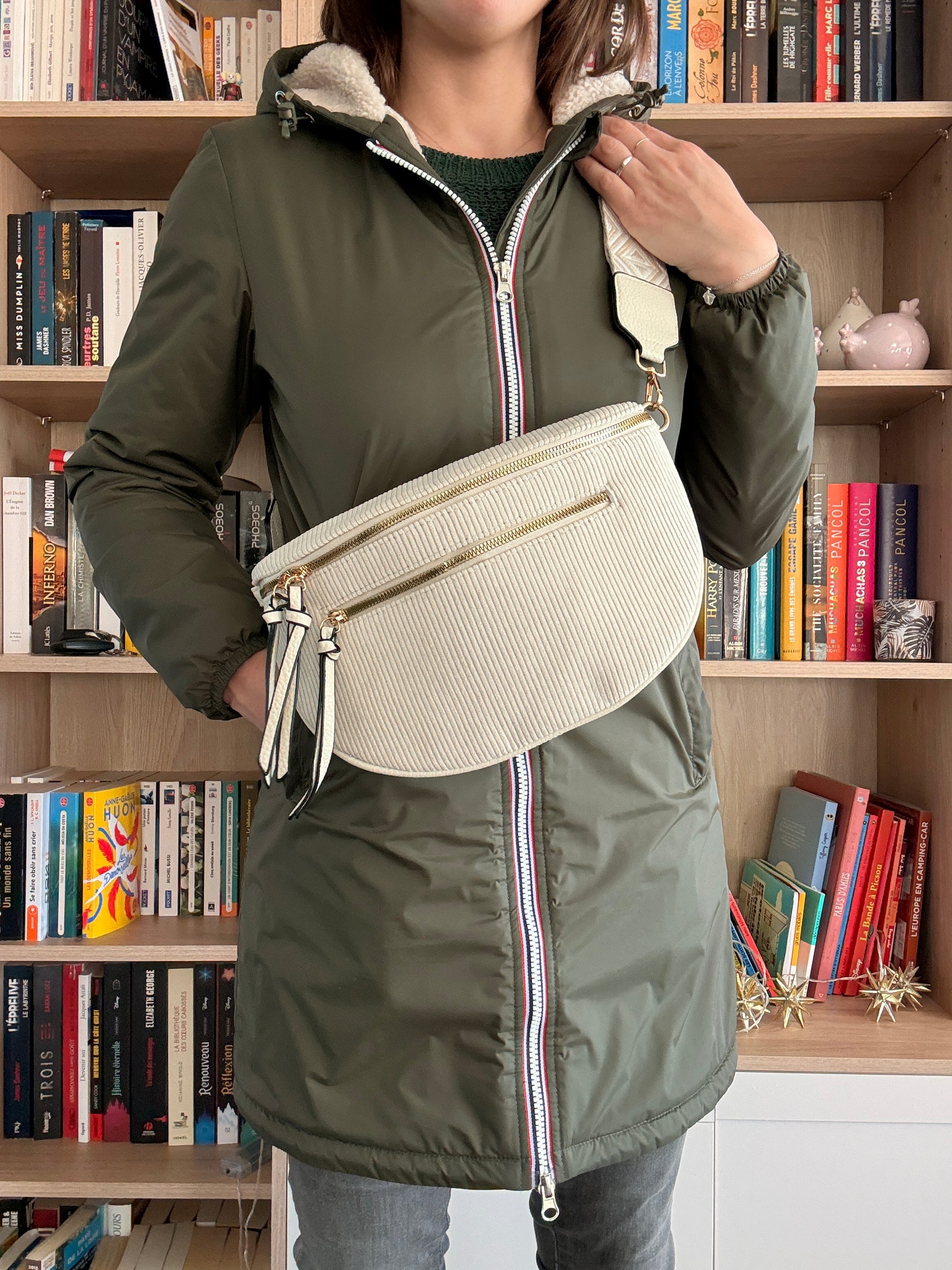 Sac banane velours côtelé beige femme vue face