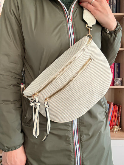 Sac banane beige sangle fantaisie ajustable détail