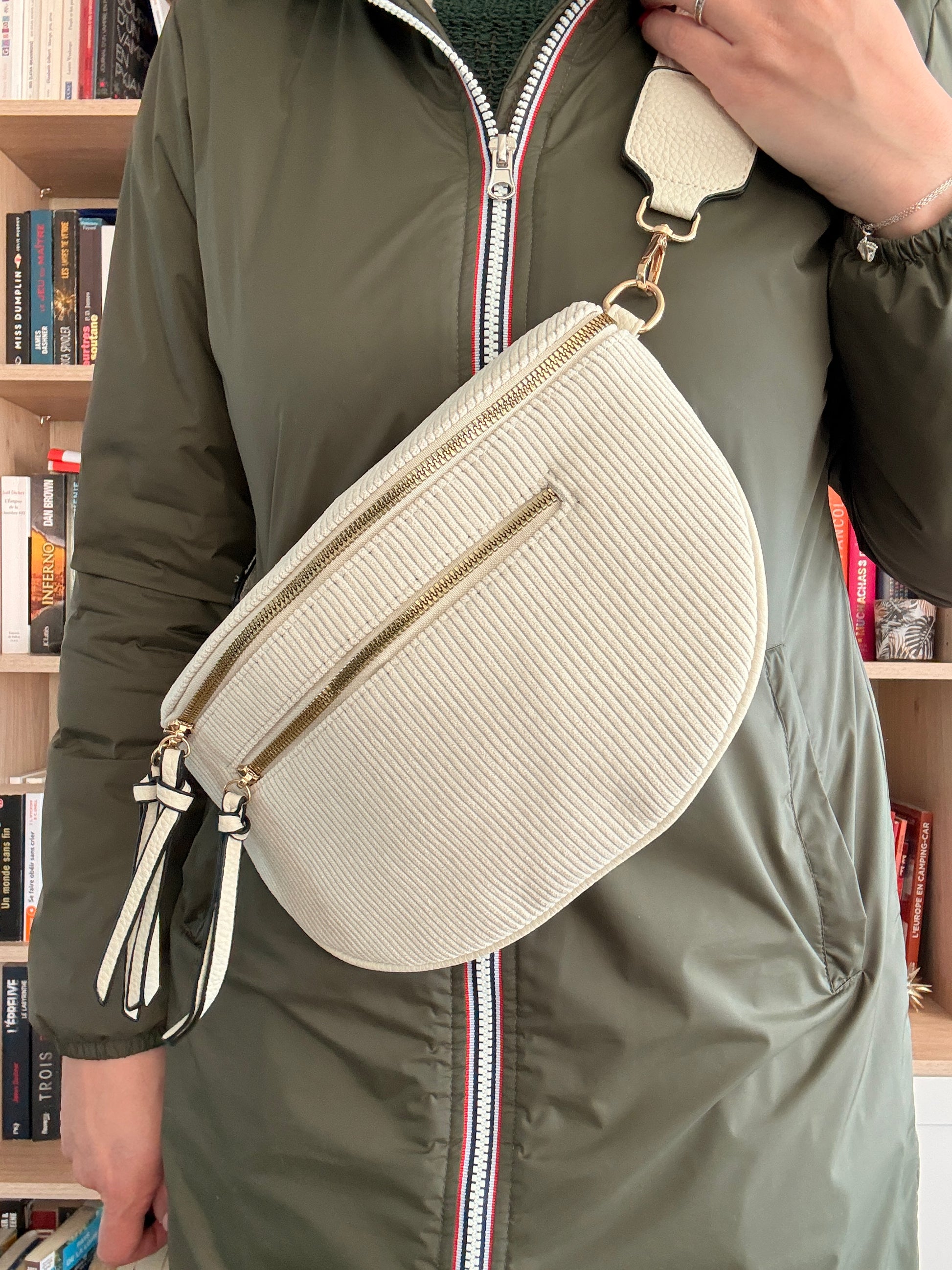 Sac banane velours beige vue arrière