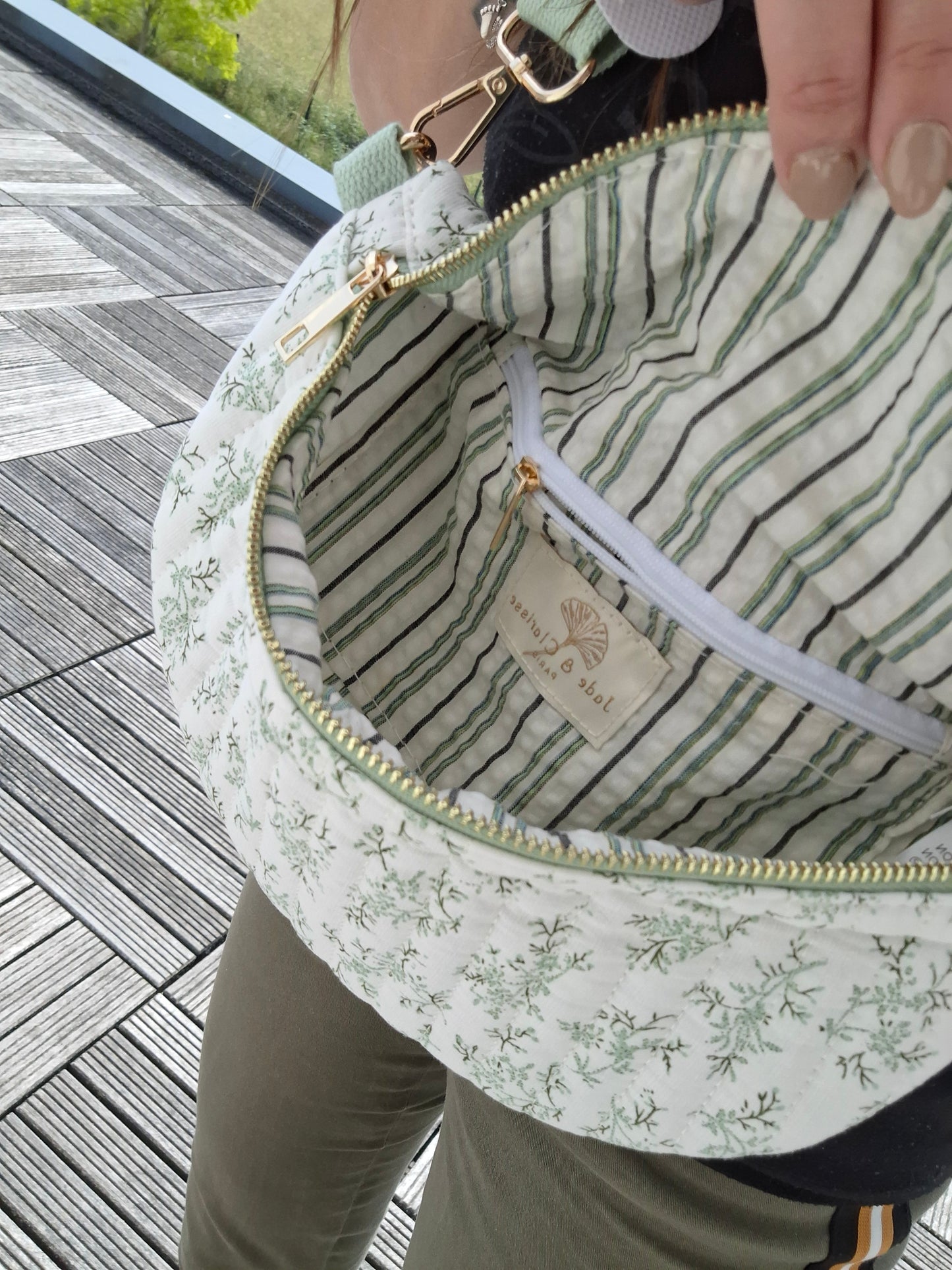 Sac banane en coton matelassé liberty blanc motif floral vert olive