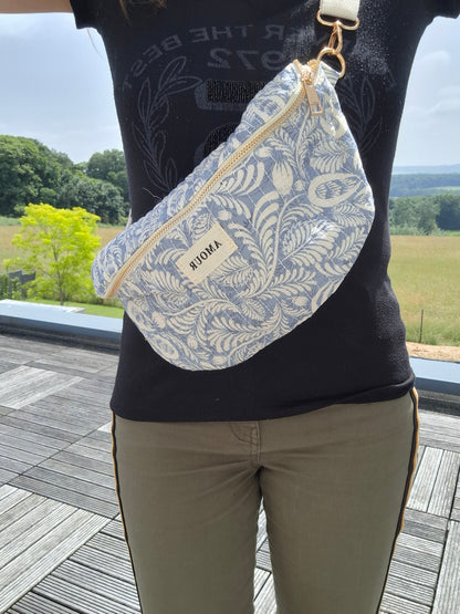 Sac banane en coton matelassé liberty fleuri bleu et creme