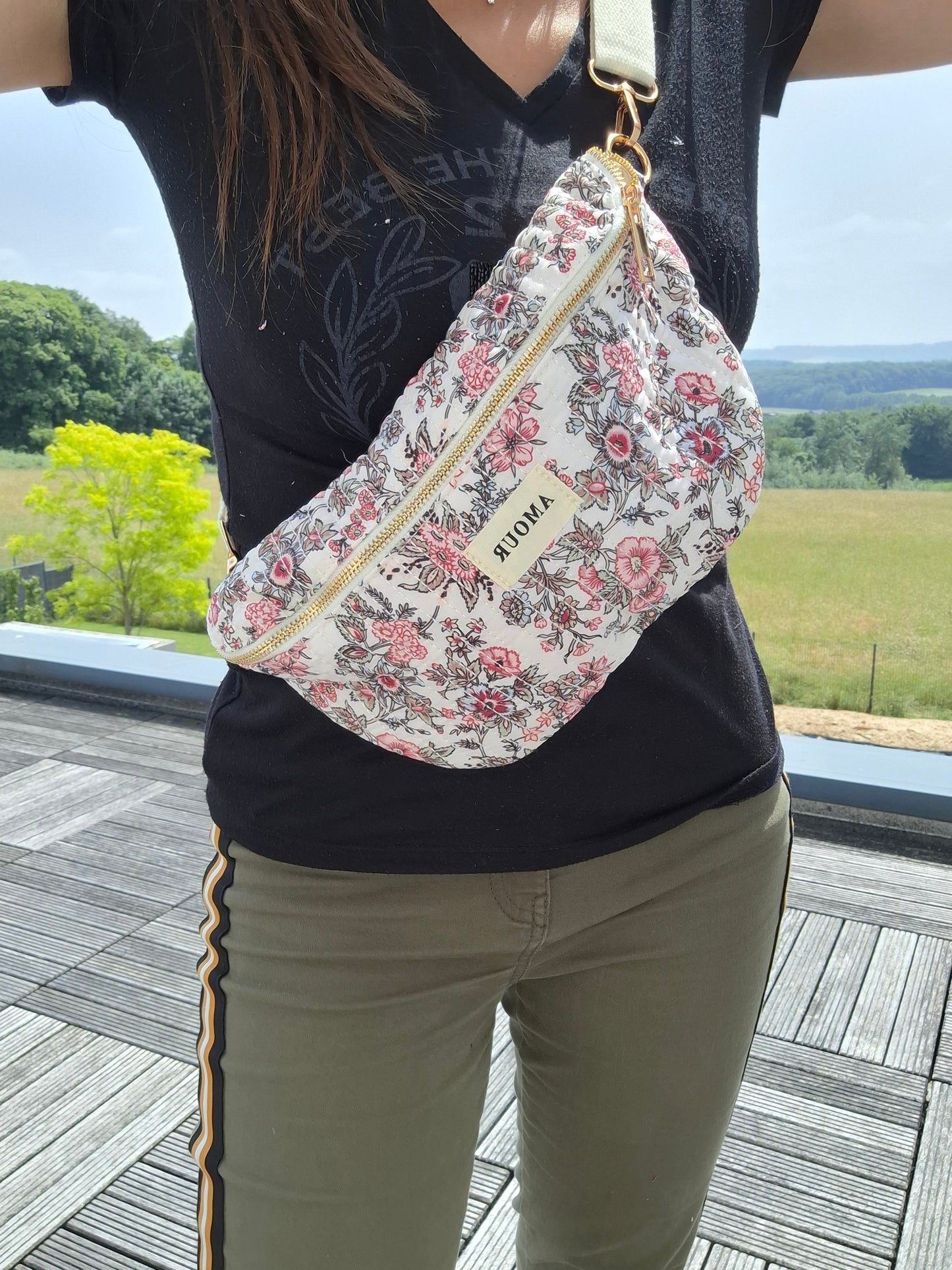 Sac banane en coton matelassé liberty fleuri noir rose creme
