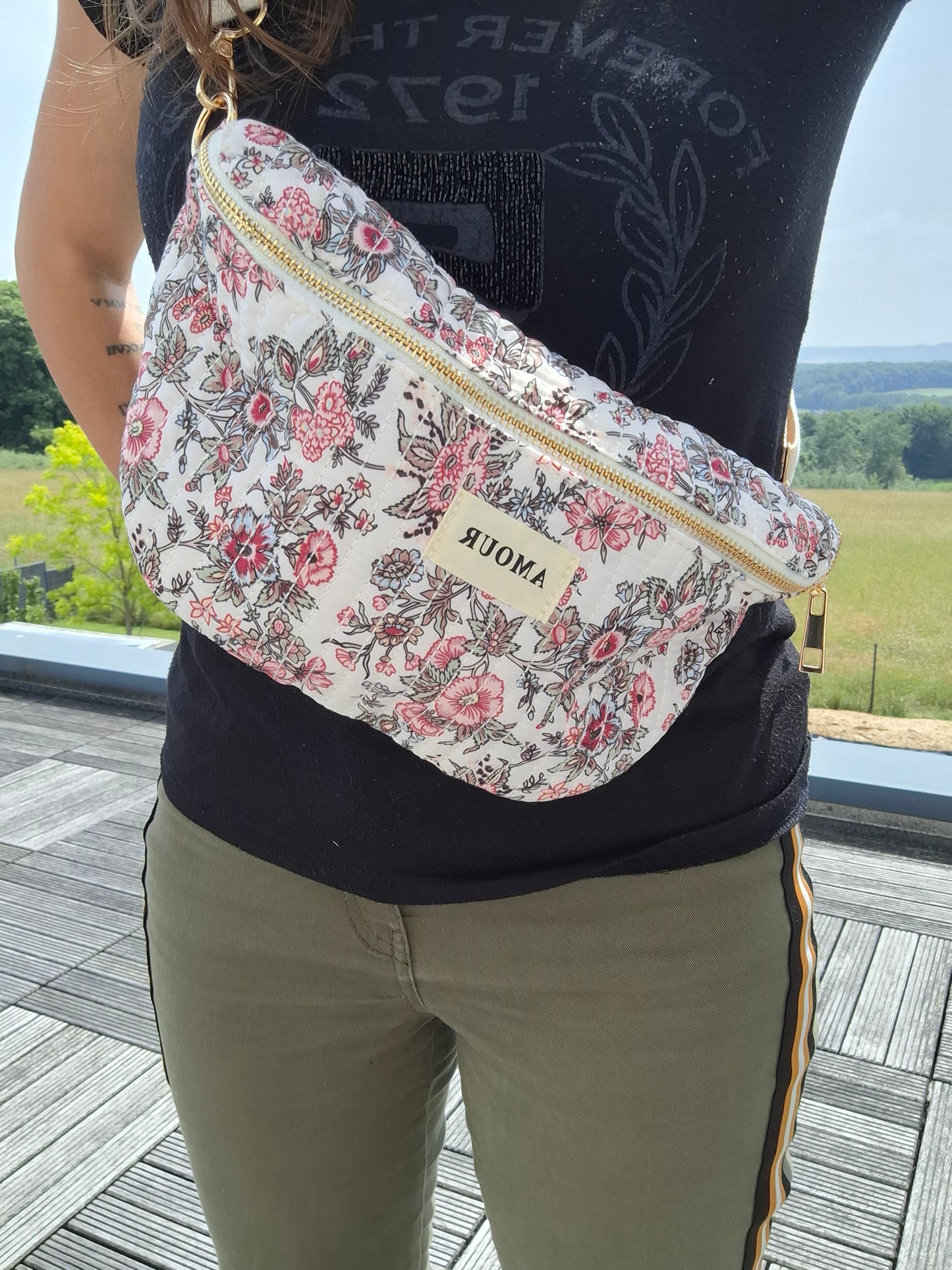 Sac banane en coton matelassé liberty fleuri noir rose creme