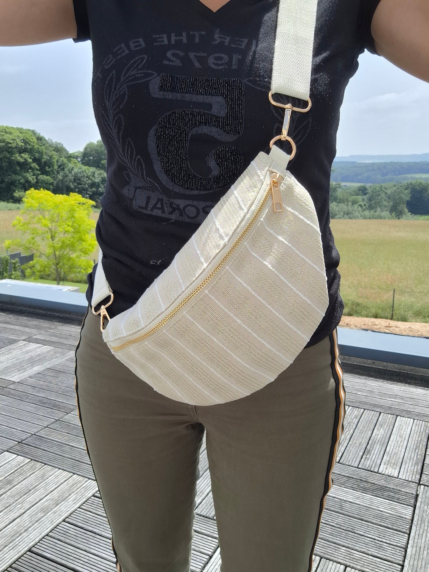 Sac banane en coton tissu bohème beige à rayures blanc doré