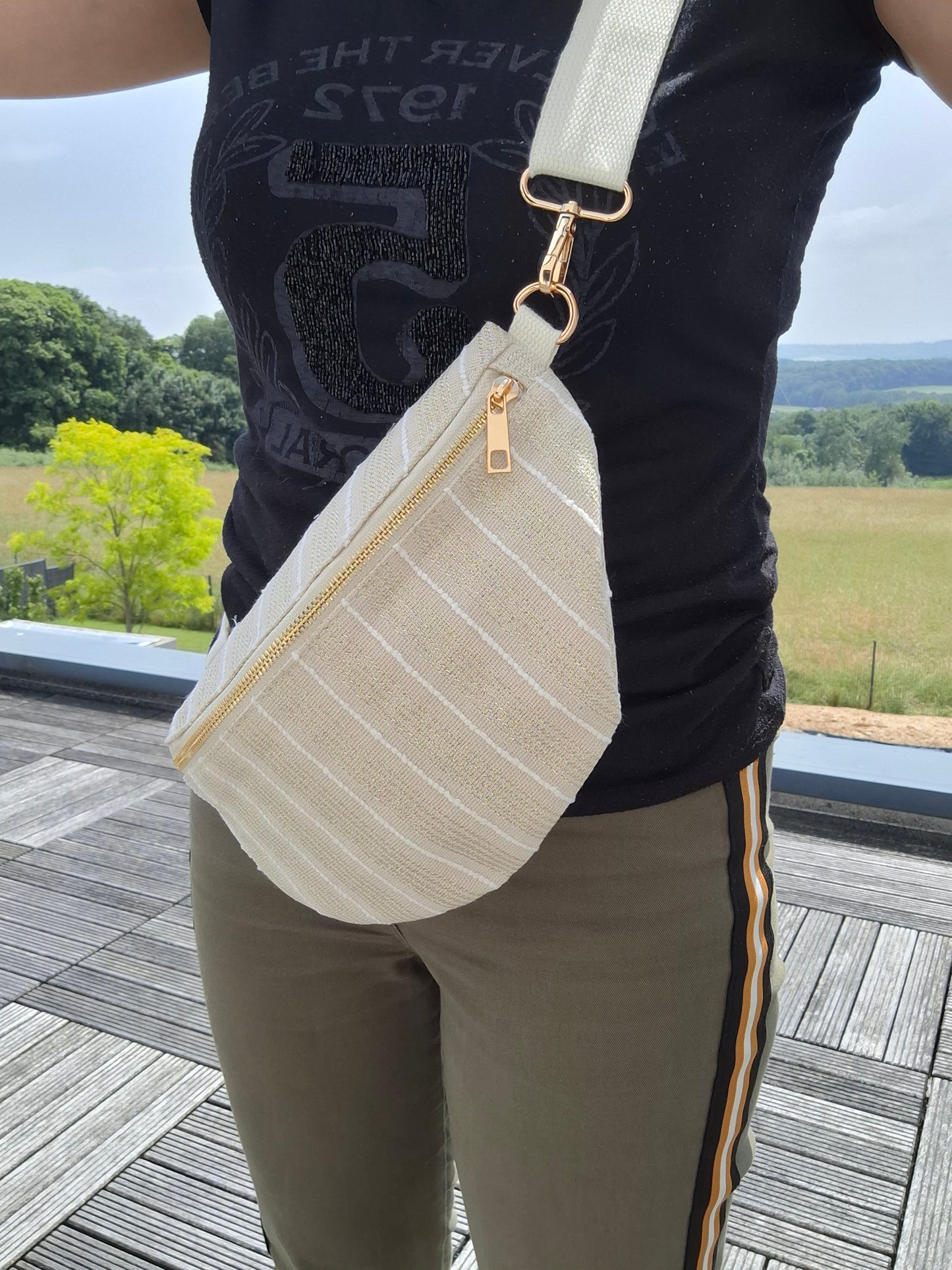 Sac banane en coton tissu bohème beige à rayures blanc doré