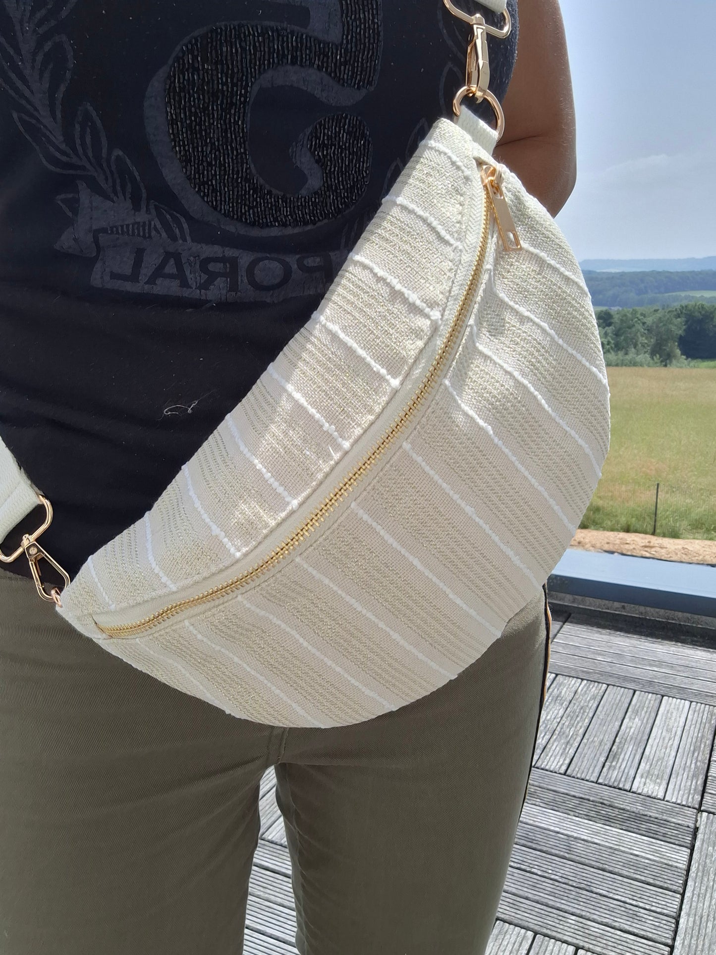 Sac banane en coton tissu bohème beige à rayures blanc doré