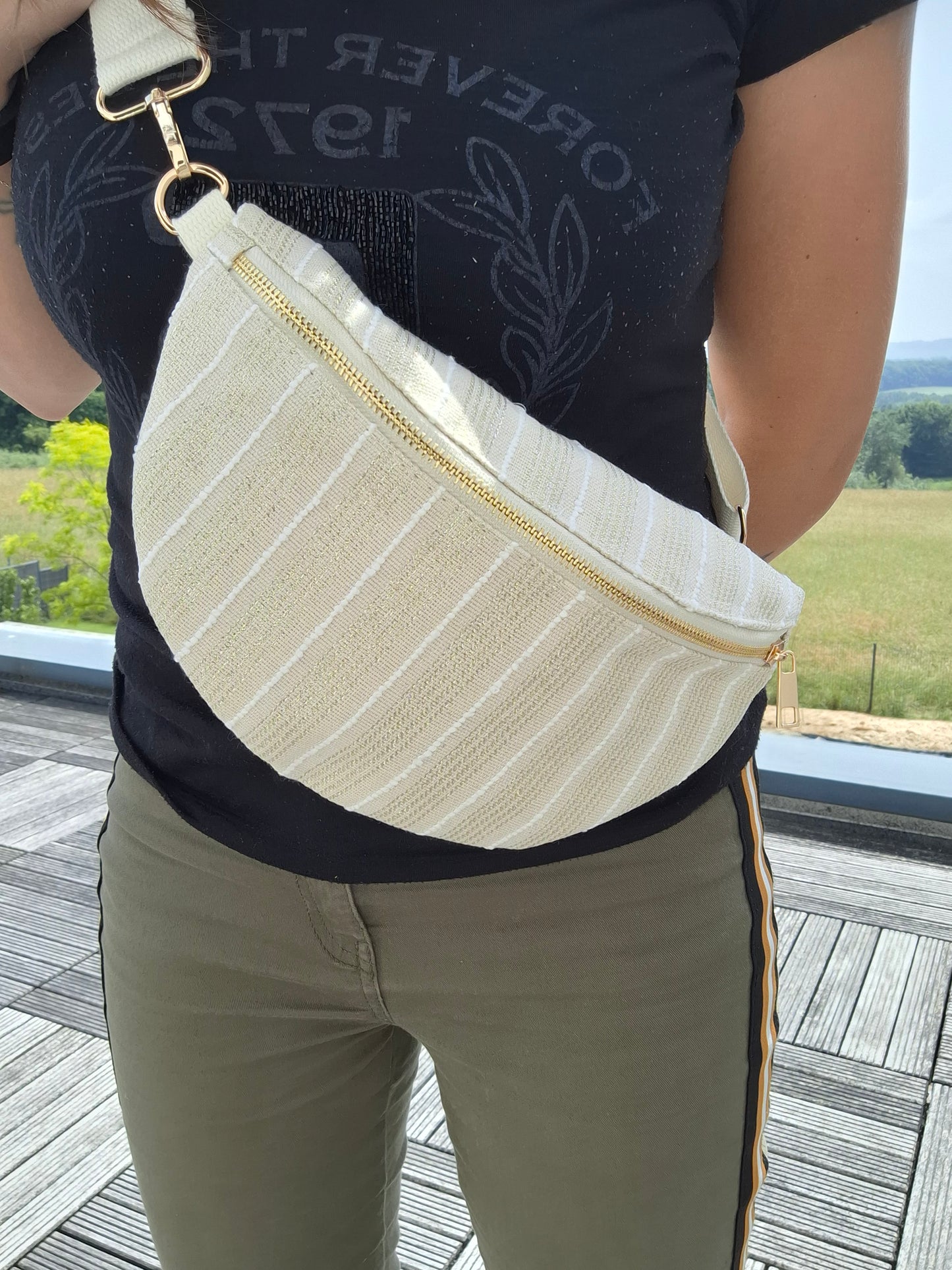 Sac banane en coton tissu bohème beige à rayures blanc doré