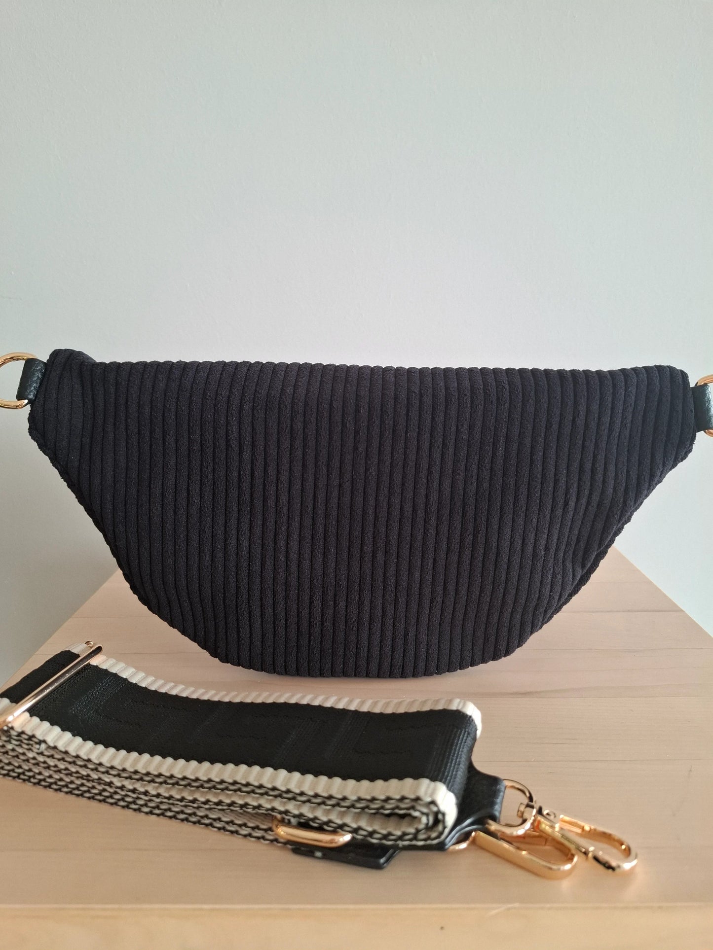 Sac banane velours côtelé 2 poches noir sangle fantaisie