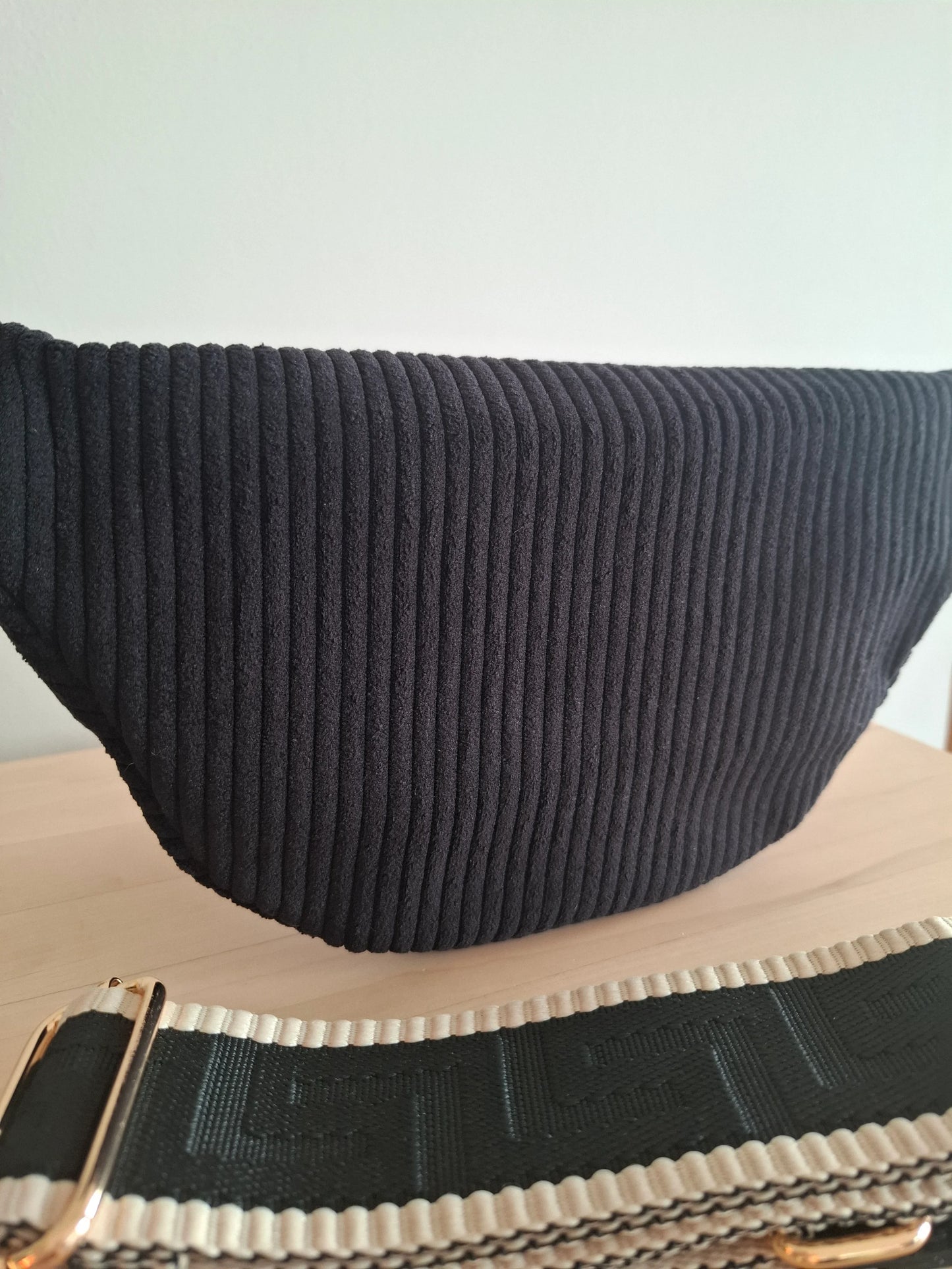 Sac banane velours côtelé 2 poches noir sangle fantaisie