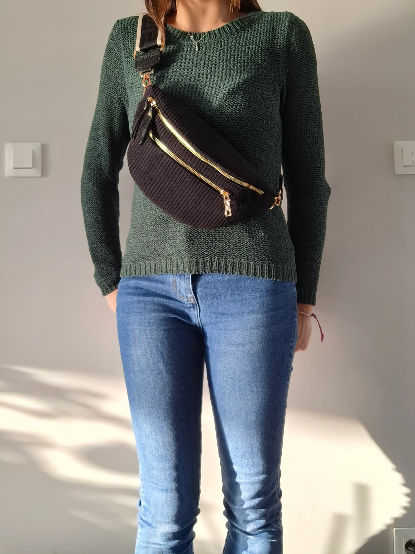 Sac banane velours côtelé 2 poches noir sangle fantaisie