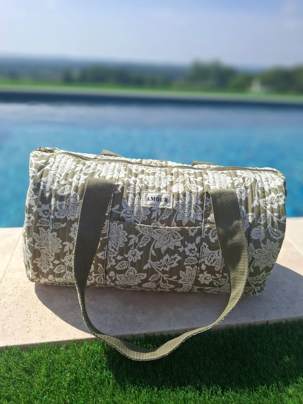 Sac polochon en coton matelassé Liberty floral – Toile de Jouy couleur Kaki et blanc