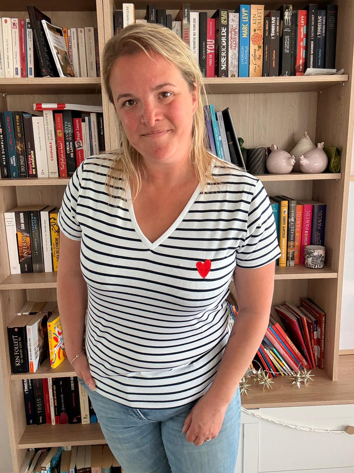 T-shirt femme raye bleu & cœur rouge – Col V, coton doux- Mode - Tendance 