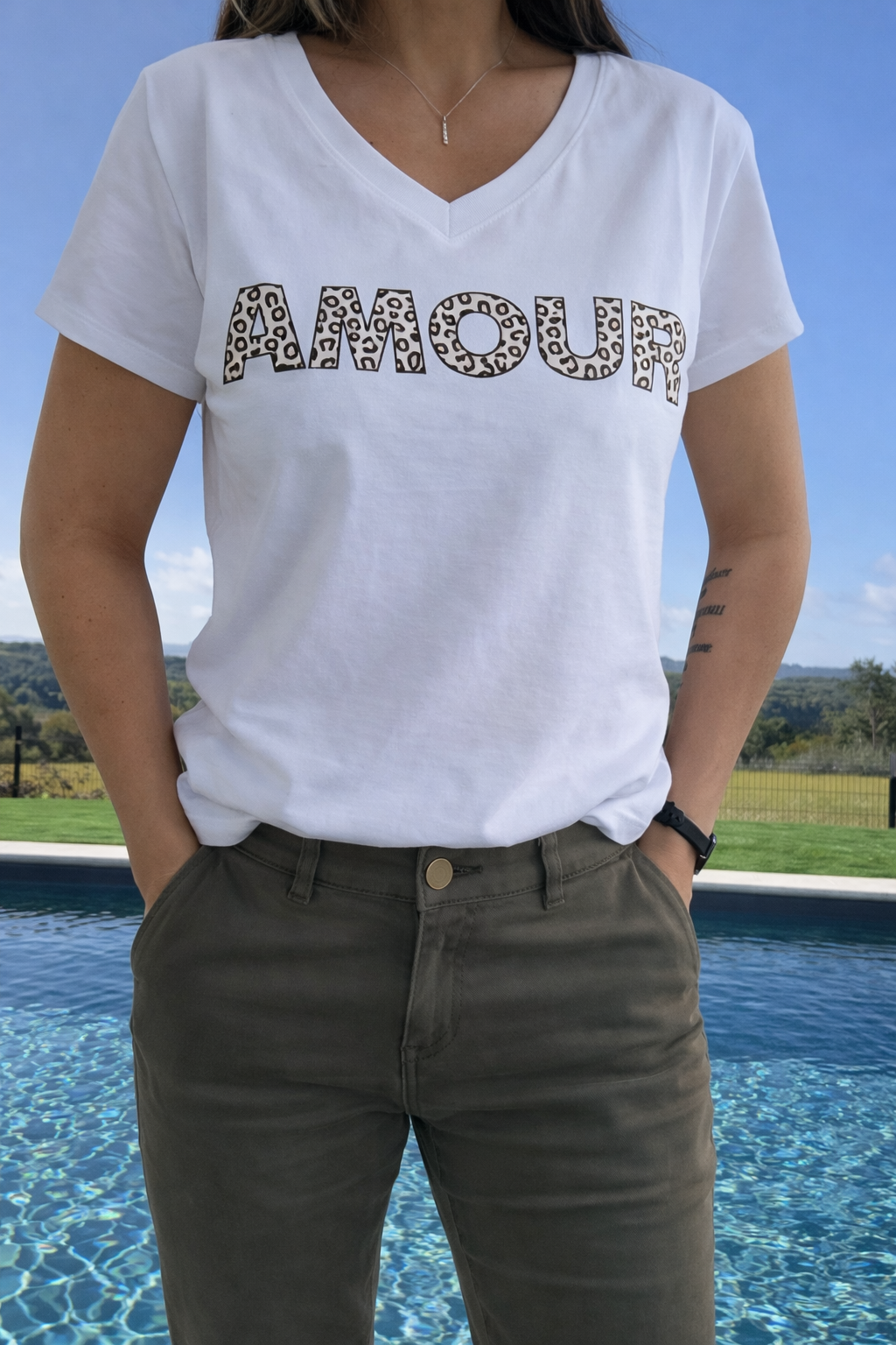 Camiseta blanca de algodón con estampado de leopardo "AMOUR"