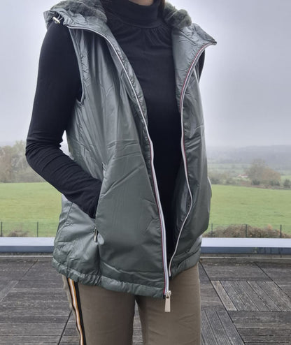 Attrait Paris - Veste sans manche fourré et imperméable avec capuche kaki Attrait Paris