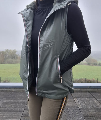 Attrait Paris - Veste sans manche fourré et imperméable avec capuche kaki Attrait Paris