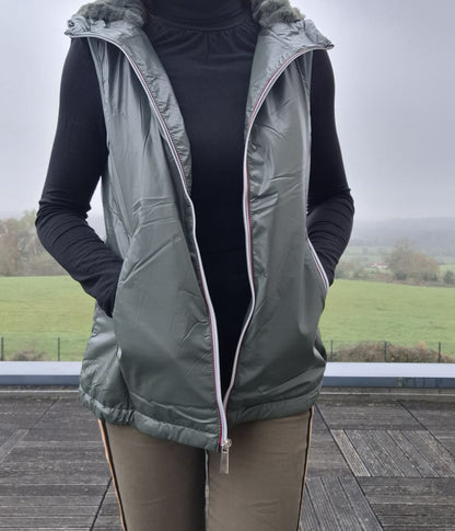 Attrait Paris - Veste sans manche fourré et imperméable avec capuche kaki Attrait Paris