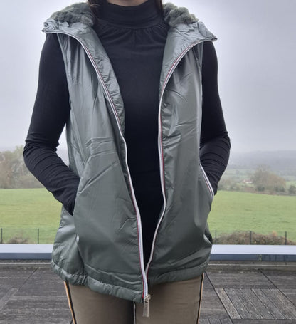 Attrait Paris - Veste sans manche fourré et imperméable avec capuche kaki Attrait Paris