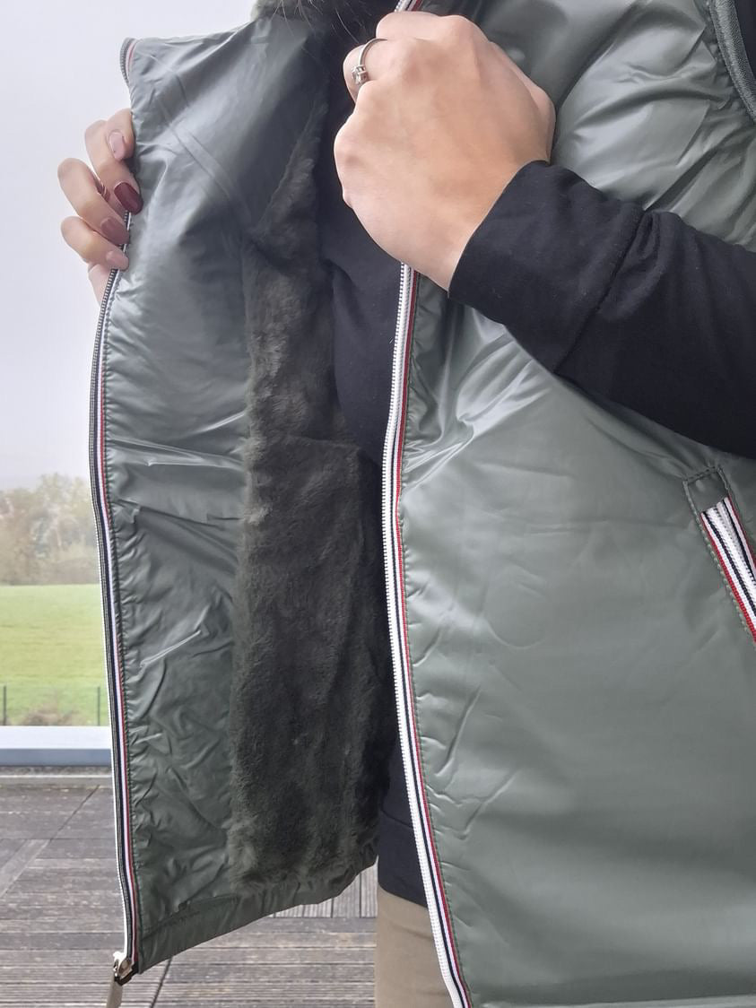 Attrait Paris - Veste sans manche fourré et imperméable avec capuche kaki Attrait Paris