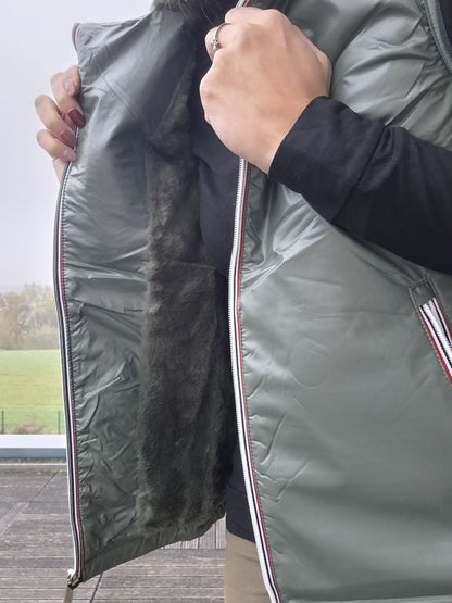 Attrait Paris - Veste sans manche fourré et imperméable avec capuche kaki Attrait Paris