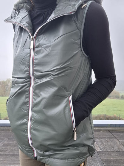 Attrait Paris - Veste sans manche fourré et imperméable avec capuche kaki Attrait Paris