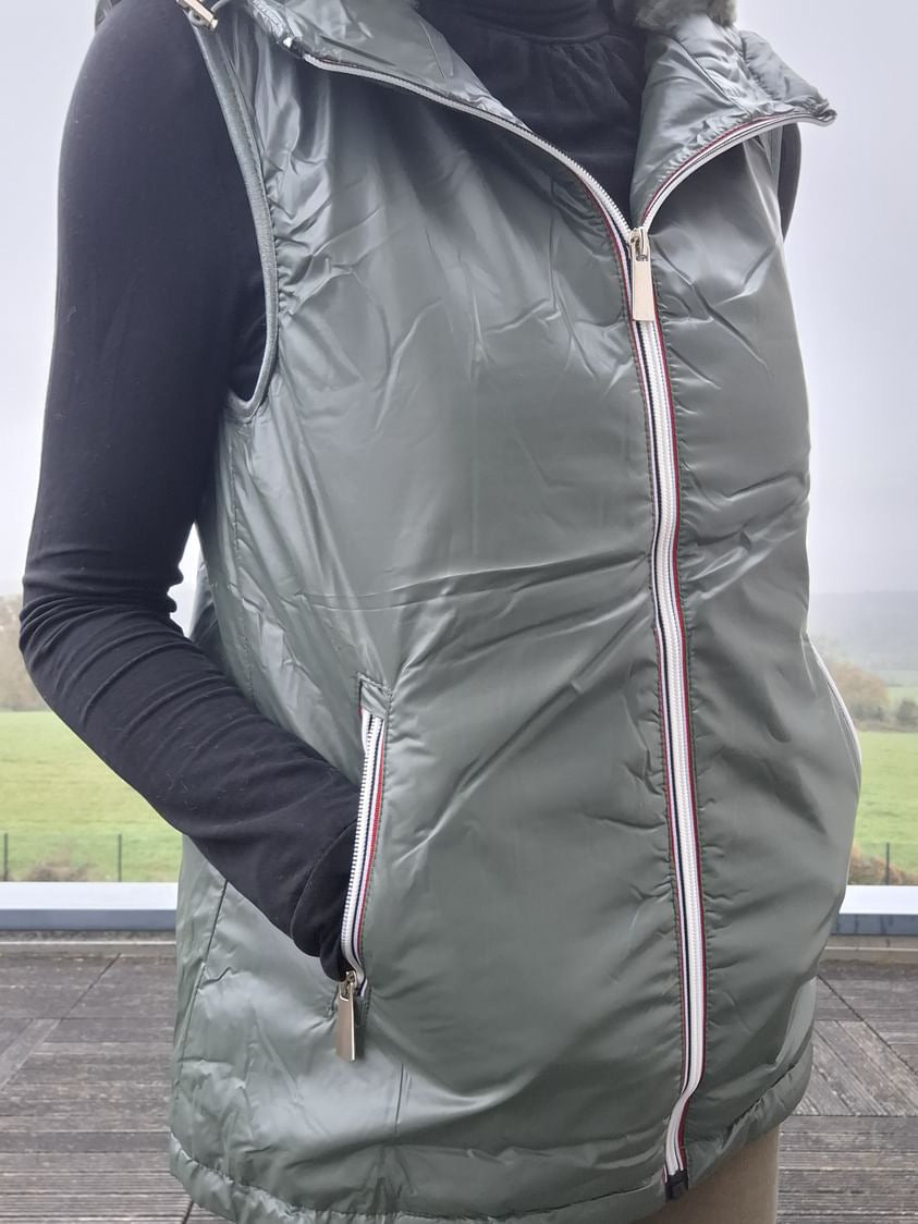 Attrait Paris - Veste sans manche fourré et imperméable avec capuche kaki Attrait Paris