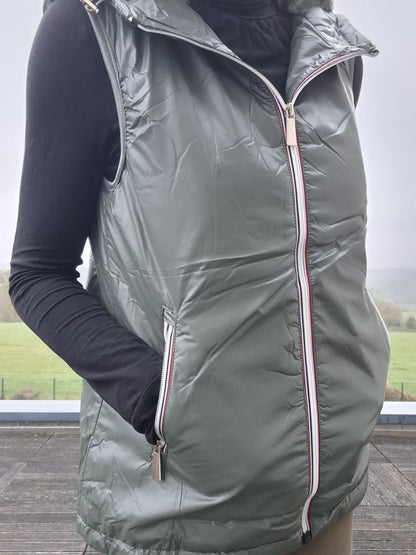 Attrait Paris - Veste sans manche fourré et imperméable avec capuche kaki Attrait Paris