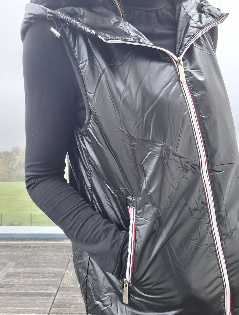 Attrait Paris - Veste sans manche fourré et imperméable avec capuche noir Attrait Paris