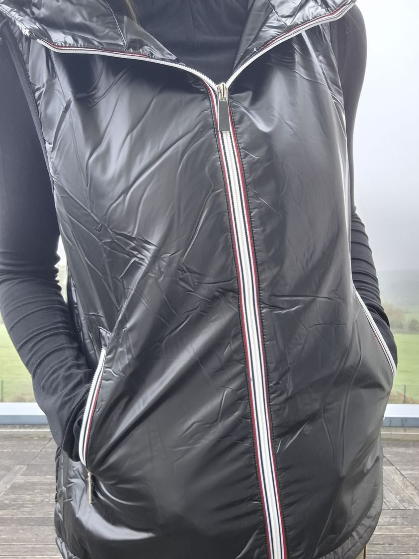 Attrait Paris - Veste sans manche fourré et imperméable avec capuche noir Attrait Paris