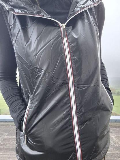 Attrait Paris - Veste sans manche fourré et imperméable avec capuche noir Attrait Paris