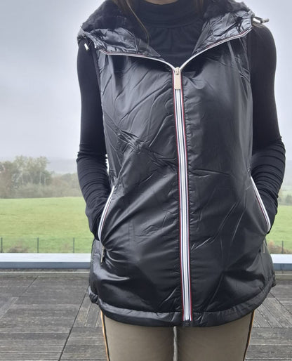 Attrait Paris - Veste sans manche fourré et imperméable avec capuche noir Attrait Paris