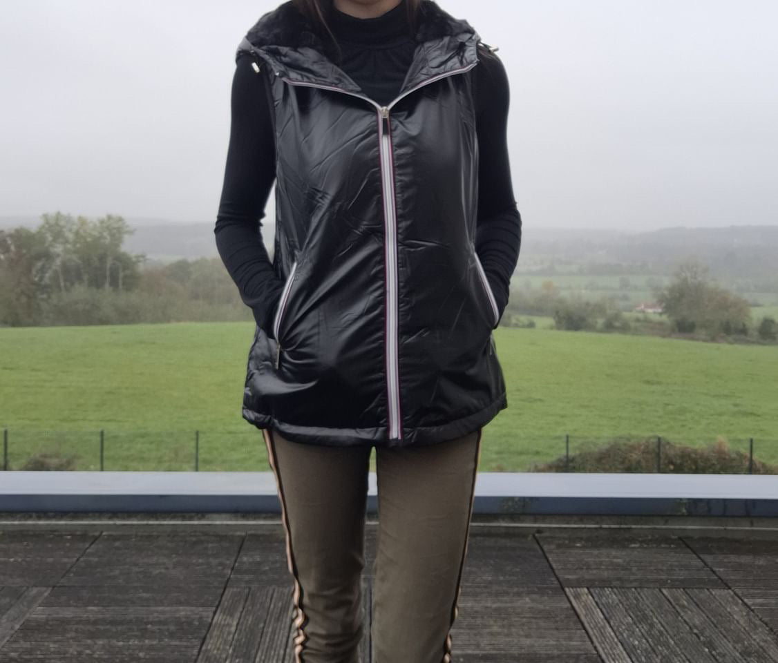 Attrait Paris - Veste sans manche fourré et imperméable avec capuche noir Attrait Paris