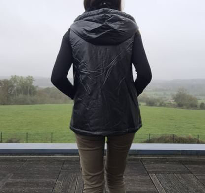 Attrait Paris - Veste sans manche fourré et imperméable avec capuche noir Attrait Paris