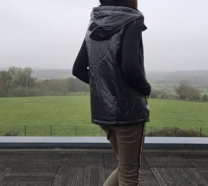 Attrait Paris - Veste sans manche fourré et imperméable avec capuche noir Attrait Paris