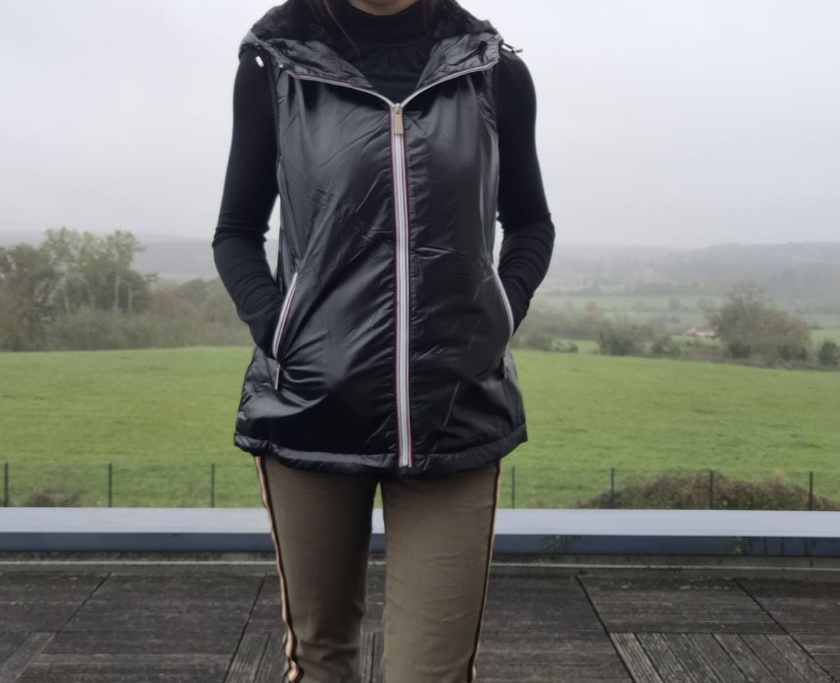Attrait Paris - Veste sans manche fourré et imperméable avec capuche noir Attrait Paris