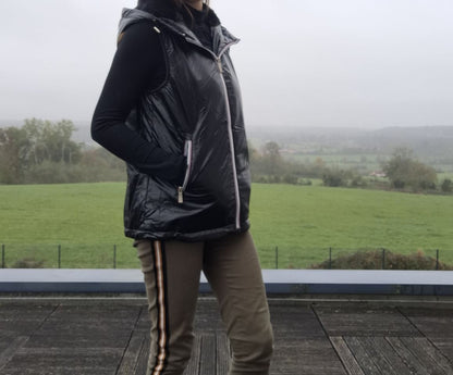 Attrait Paris - Veste sans manche fourré et imperméable avec capuche noir Attrait Paris