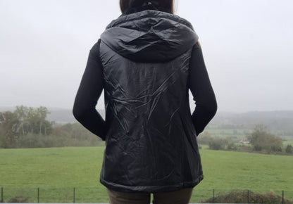 Attrait Paris - Veste sans manche fourré et imperméable avec capuche noir Attrait Paris
