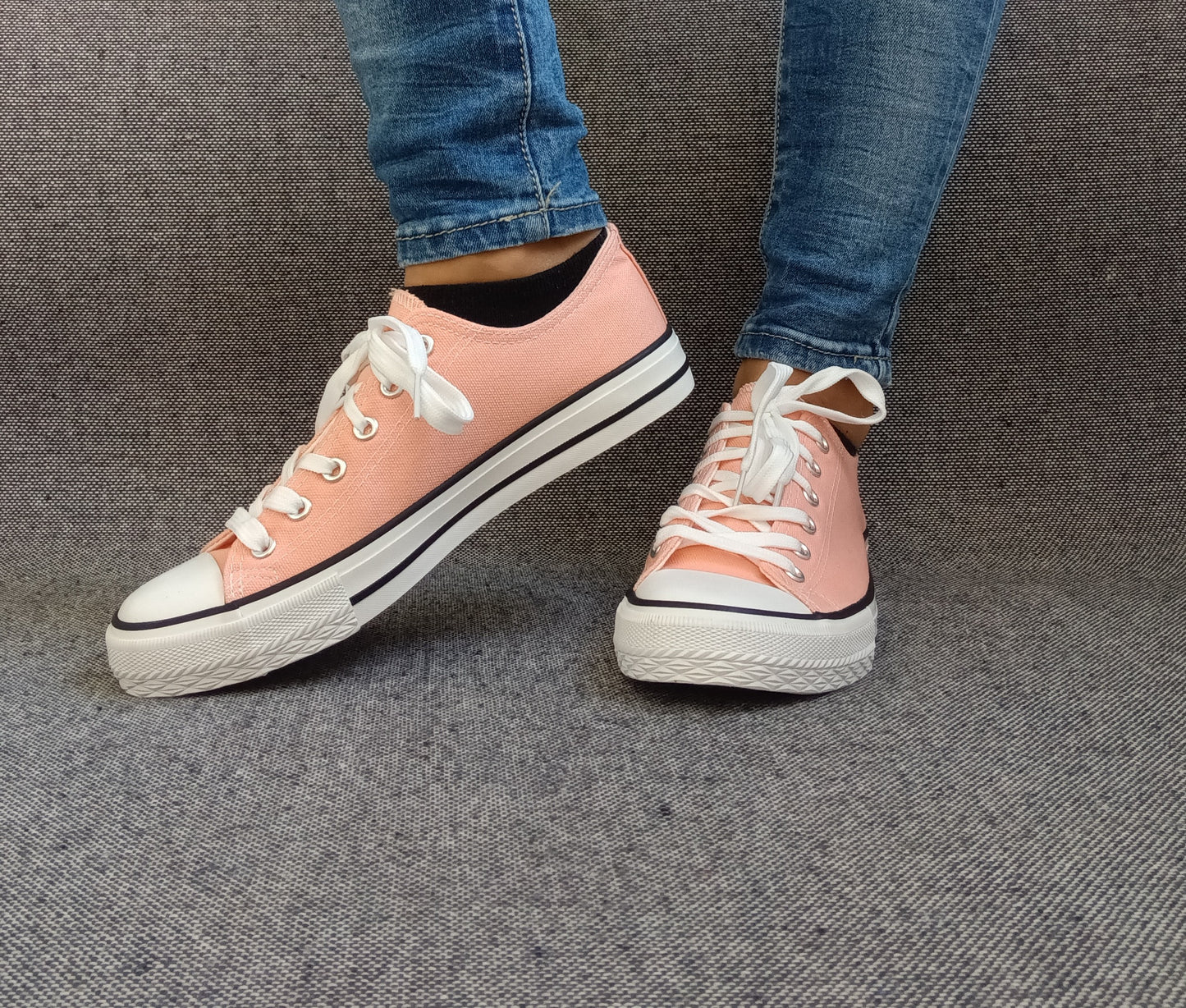 Chaussures baskets basses toile rose saumon style Converse