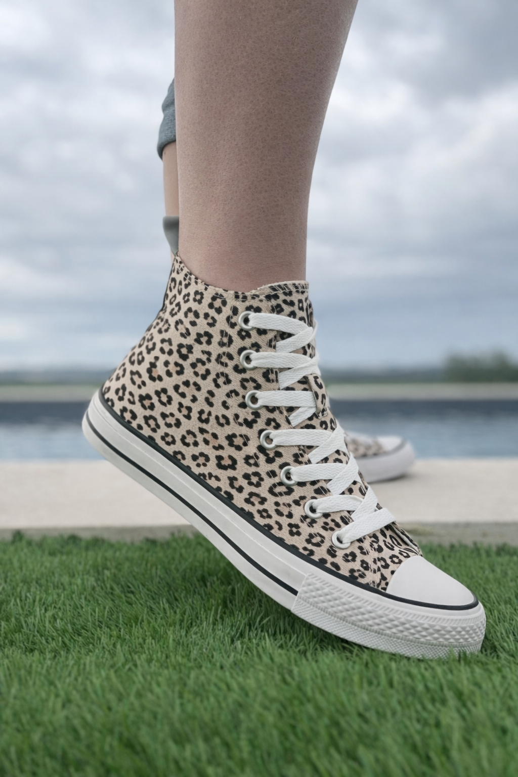 détails baskets léopard montantes