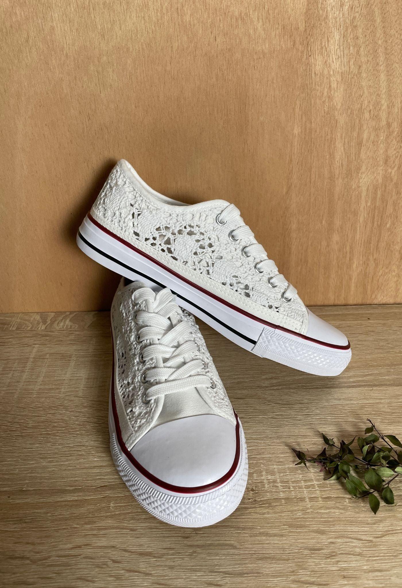 Baskets à dentelle blanche basse en tissu style Converse - Le Petit Placard