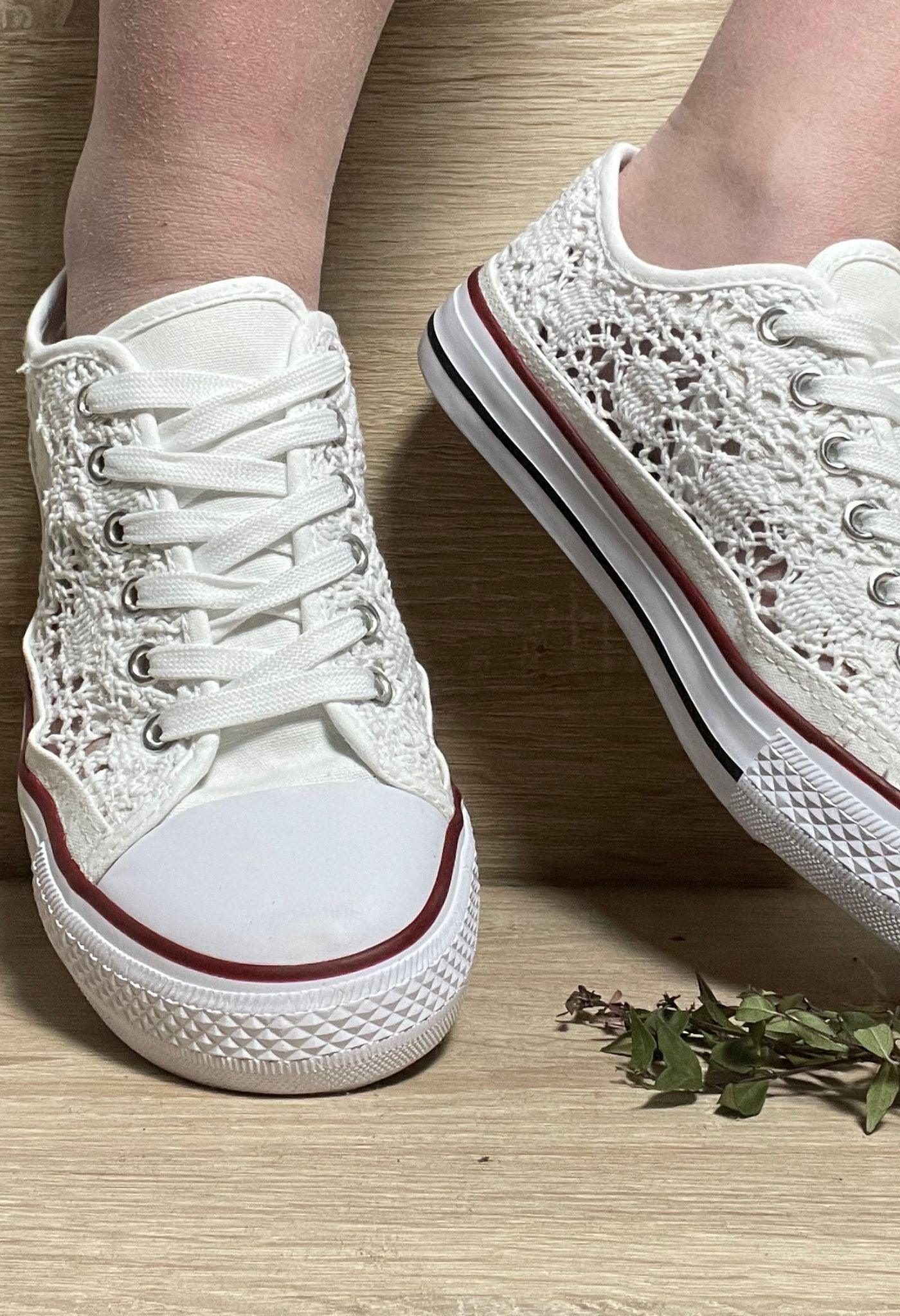 Baskets a dentelle blanche basse en tissu style Converse Le Petit Placard