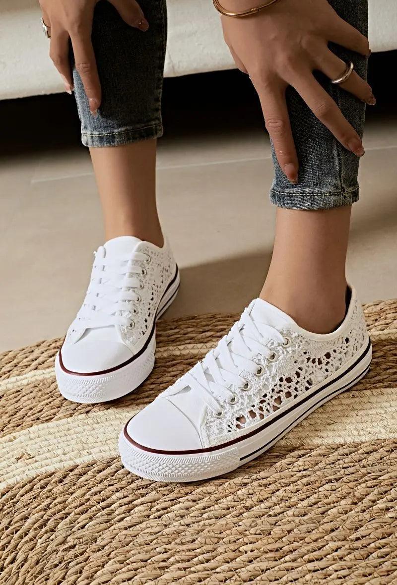 Baskets à dentelle blanche basse en tissu style Converse - Le Petit Placard