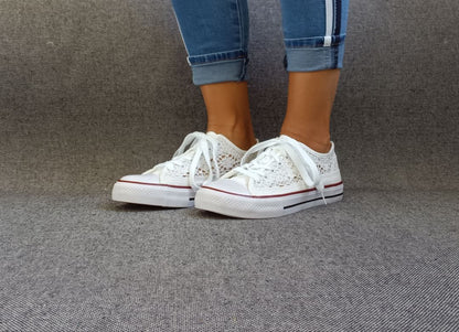 Baskets à dentelle blanche basse en tissu style Converse - Le Petit Placard