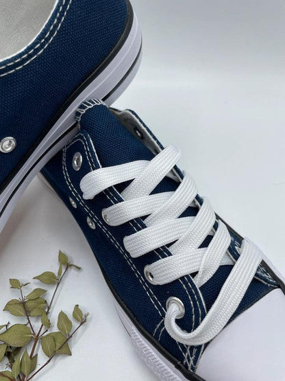 Baskets basses bleu marine et blanc type converse - Le Petit Placard