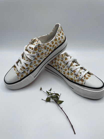 Baskets basses motifs liberty fleurs jaunes en tissu type converse - Le Petit Placard