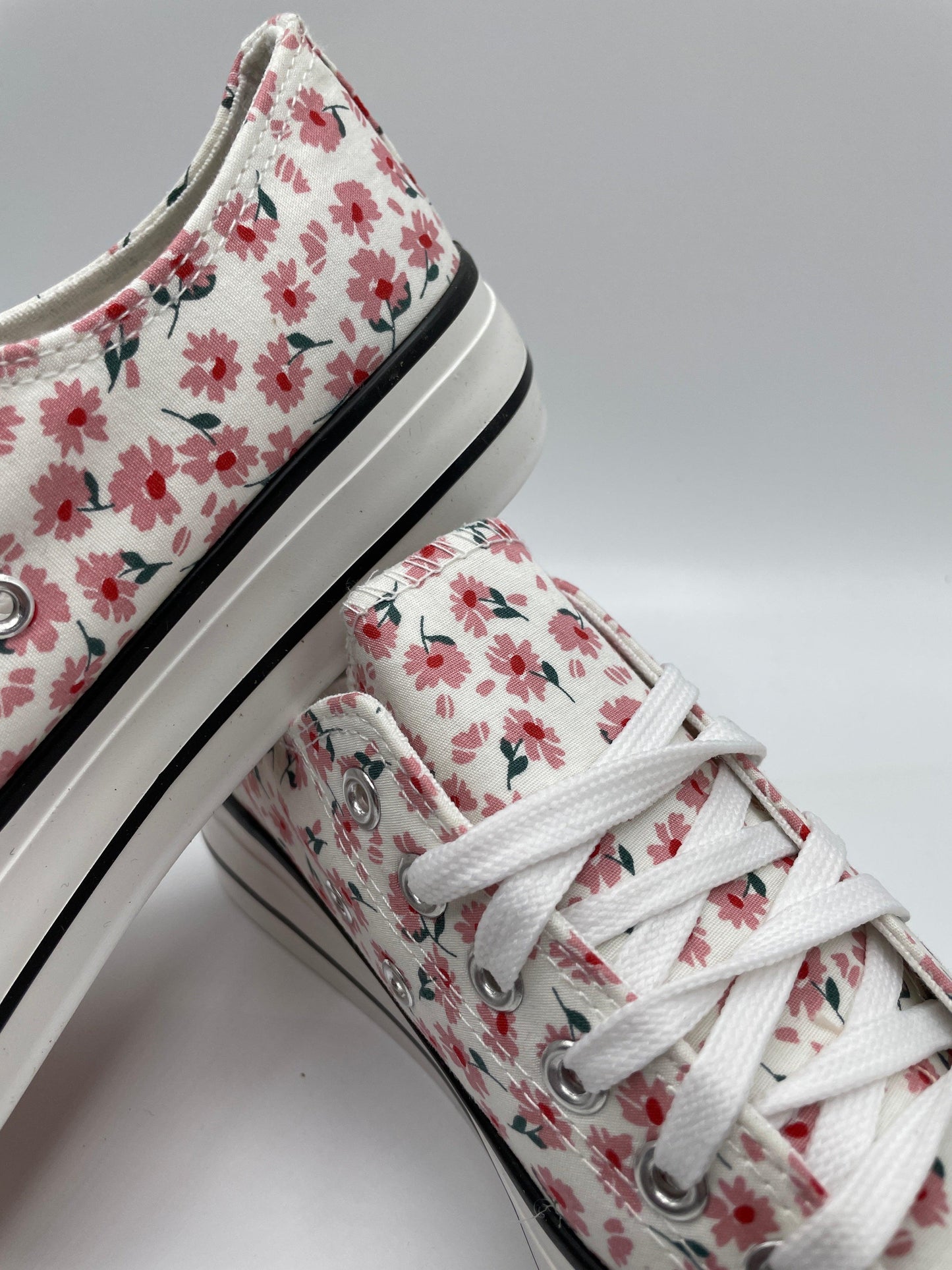 Baskets basses motifs liberty fleurs roses en tissu type converse - Le Petit Placard