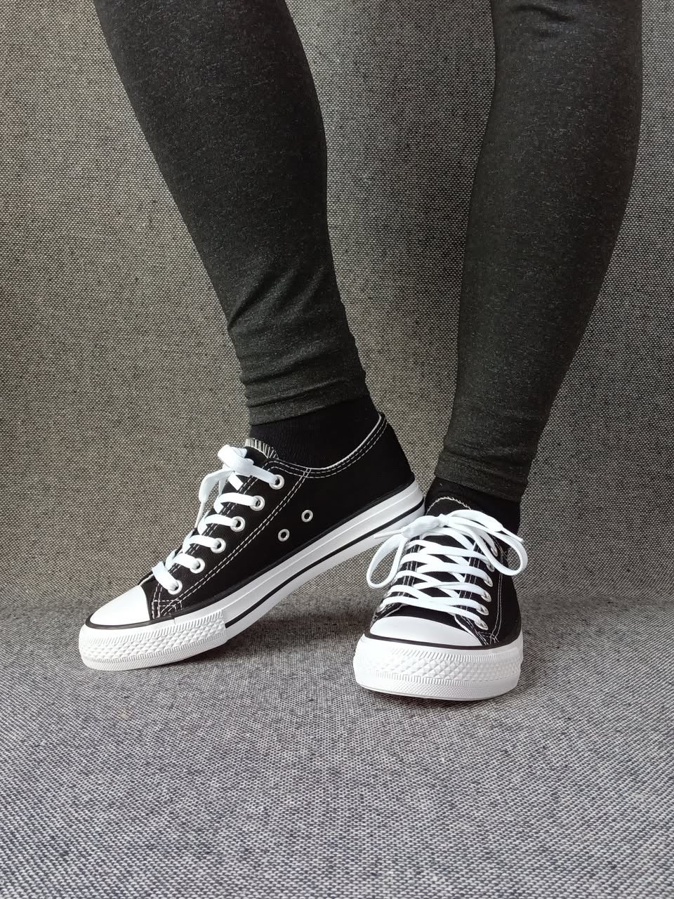 Baskets basses noir et blanc type converse - Le Petit Placard