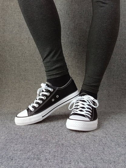 Baskets basses noir et blanc type converse - Le Petit Placard