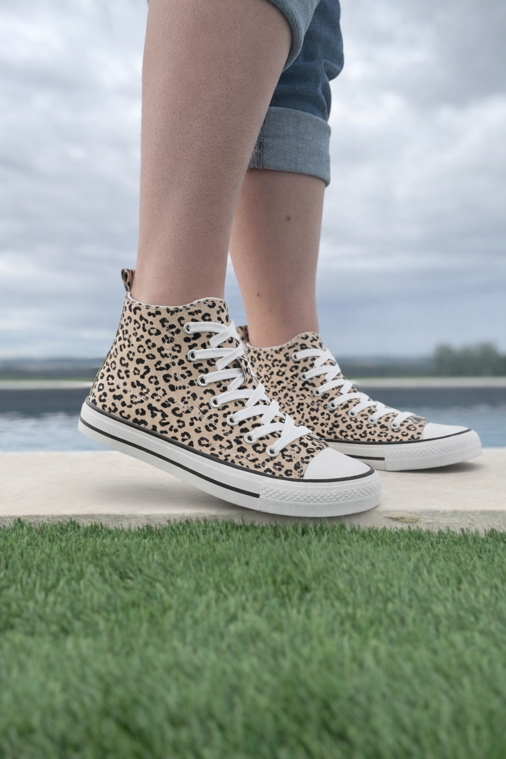 baskets vue cote leopard montantes
