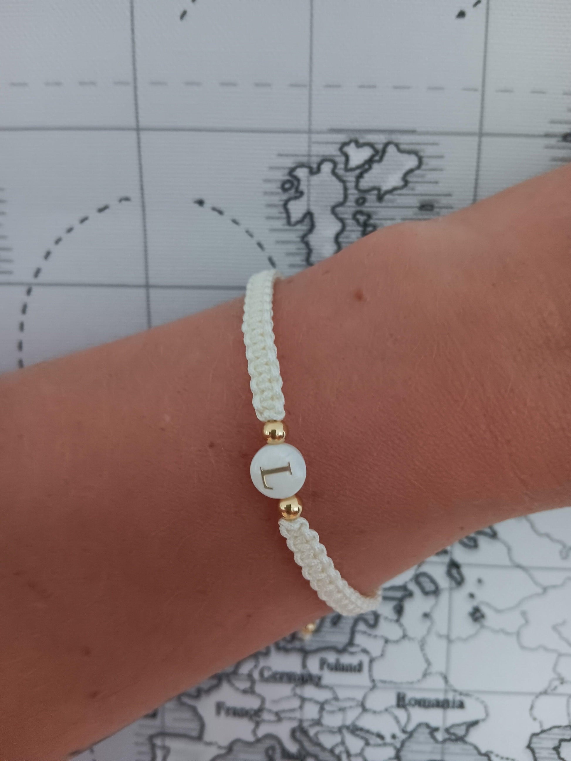 Bracelet tressé brésilien Ecru lettre au choix - Le Petit Placard